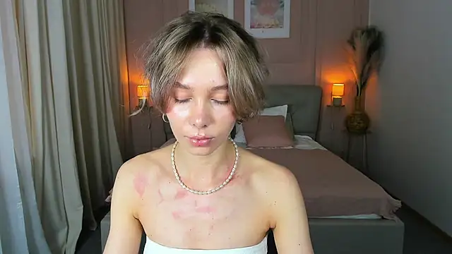 LuluAlis online show from March 18, 2026, 1:58 pm