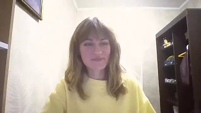 ElenoreHolguin online show from April 18, 2026, 7:07 pm