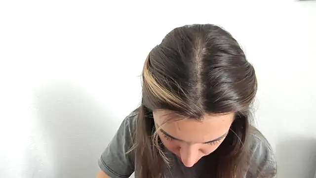 summmmersky1 online show from March 16, 2026, 9:35 am