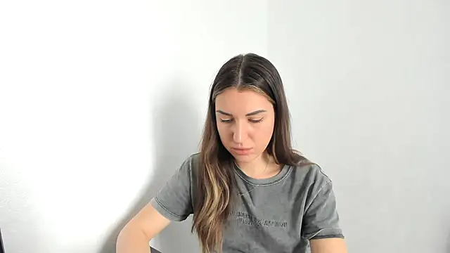 summmmersky1 online show from March 30, 2026, 8:48 am