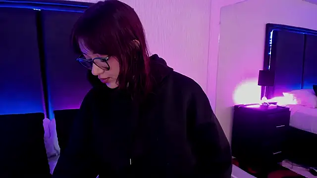 LilithBluum online show from April 10, 2026, 11:37 am