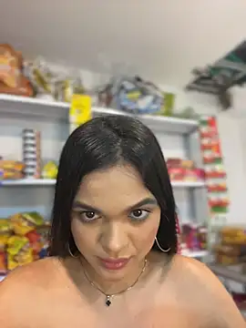 Snapshot of Bella-Ferrer chatting on May 27, 2026, 6:16 pm Bella-Ferrer online show from May 27, 2026, 6:16 pm