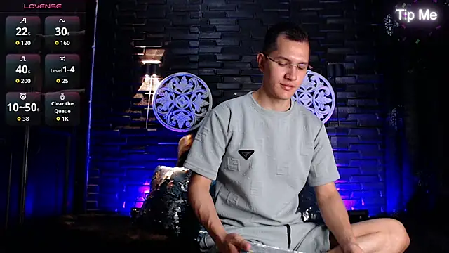 MilanDavid1 online show from April 15, 2026, 4:25 pm