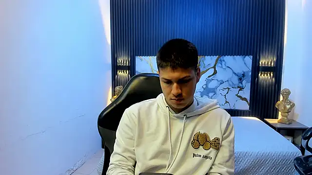 AlessandroFranco online show from May 28, 2026, 1:19 pm