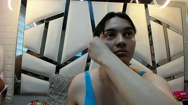 Alaia Blosson online show from April 16, 2026, 8:20 pm