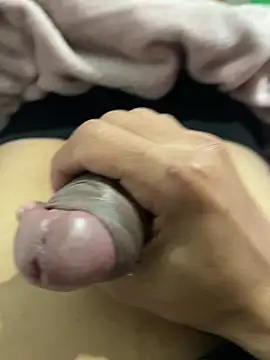 LeiAaron9810 online show from March 17, 2026, 12:15 am