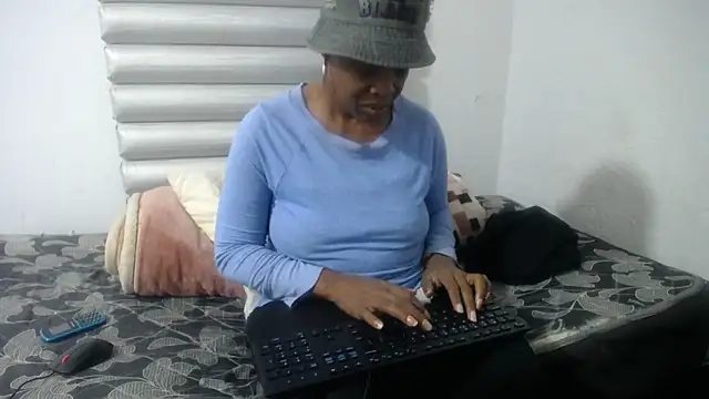 JoycyQueen online show from May 11, 2026, 4:48 pm