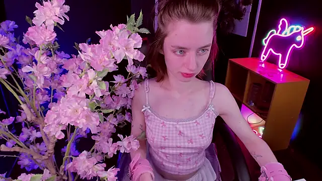 Pretty Victoria online show from April 20, 2026, 6:16 am