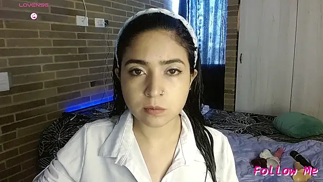 sweet-little online show from March 26, 2026, 2:00 pm