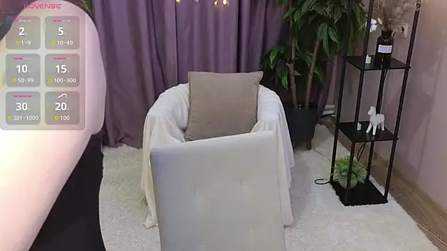 BlondeLina online show from April 22, 2026, 5:43 am