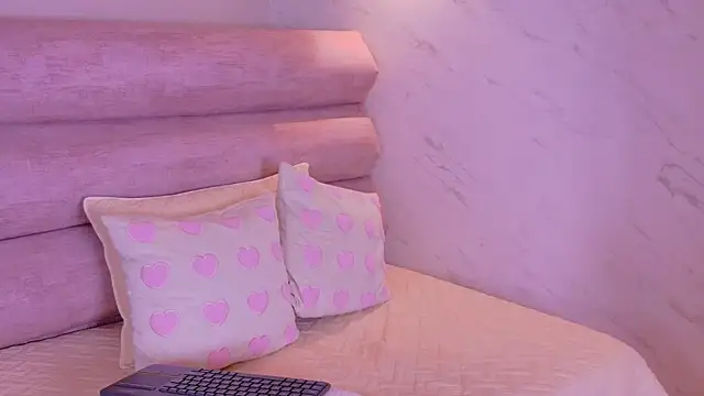 EmmaCollins01 online show from March 12, 2026, 12:55 pm