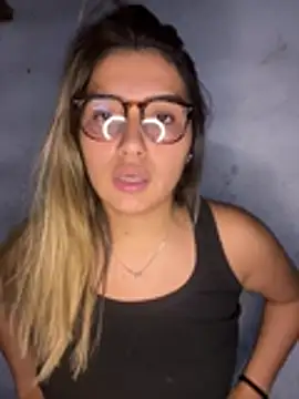 miicbebita online show from April 6, 2026, 6:53 pm