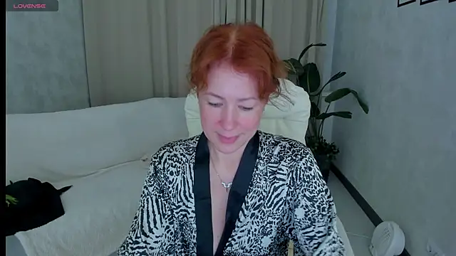 Snapshot of LeticiaRomano chatting on May 25, 2026, 4:07 am LeticiaRomano online show from May 25, 2026, 4:07 am