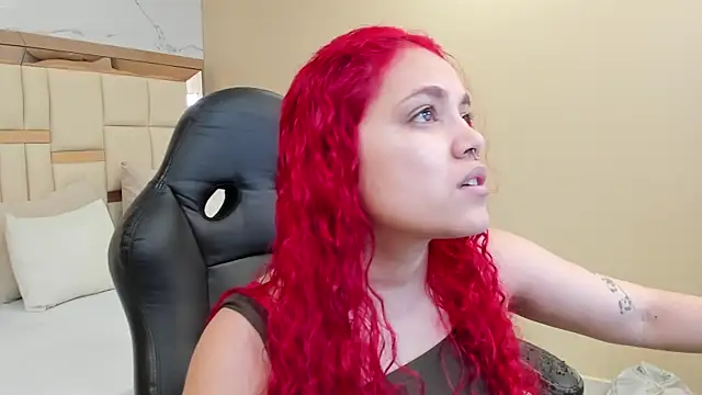 Snapshot of luna_veega chatting on June 11, 2026, 4:49 pm luna veega online show from June 11, 2026, 4:49 pm