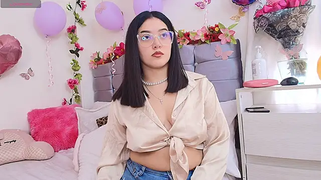 Isabella Roses  online show from April 4, 2026, 9:12 pm