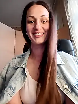 LunaCrystall online show from April 7, 2026, 4:18 pm