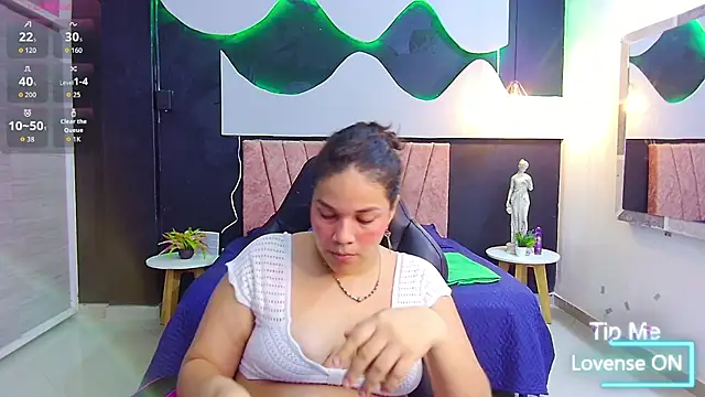 scarlettt  joness online show from April 11, 2026, 2:16 am