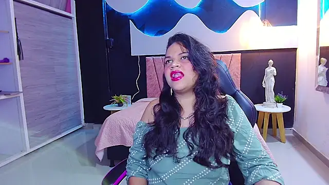 scarlettt  joness online show from April 24, 2026, 2:14 am