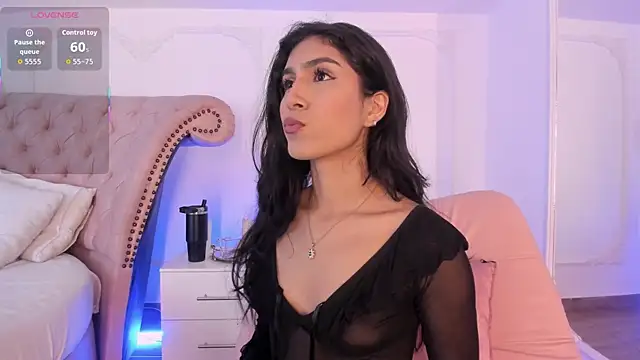 Snapshot of LucianaBlanco_ chatting on June 14, 2026, 8:33 pm LucianaBlanco online show from June 14, 2026, 8:33 pm