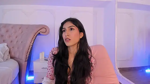 Snapshot of LucianaBlanco_ chatting on June 15, 2026, 8:44 pm LucianaBlanco online show from June 15, 2026, 8:44 pm