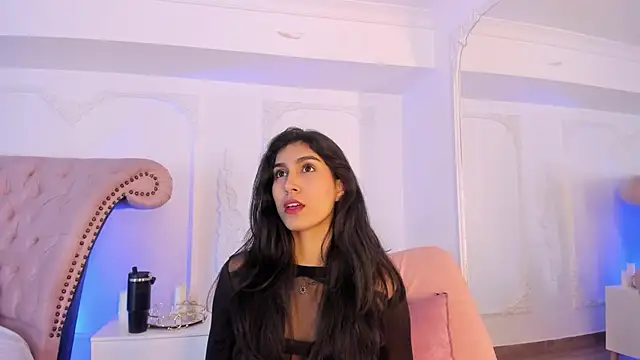 Snapshot of LucianaBlanco_ chatting on June 19, 2026, 8:34 pm LucianaBlanco online show from June 19, 2026, 8:34 pm