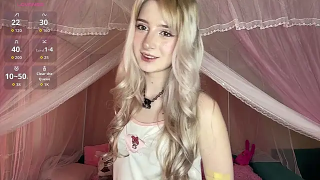 OnlyEva1 online show from May 5, 2026, 7:38 am