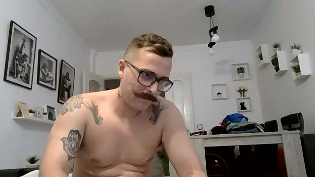 Snapshot of yanick931 chatting on July 23, 2026, 9:35 pm yanick931 online show from July 23, 2026, 9:35 pm