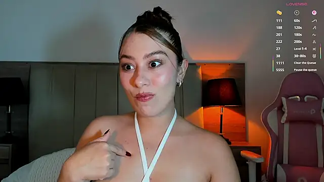 alejarosee online show from June 15, 2026, 1:52 am