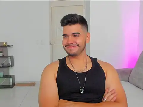 LatinBeardCali online show from March 19, 2026, 1:04 pm