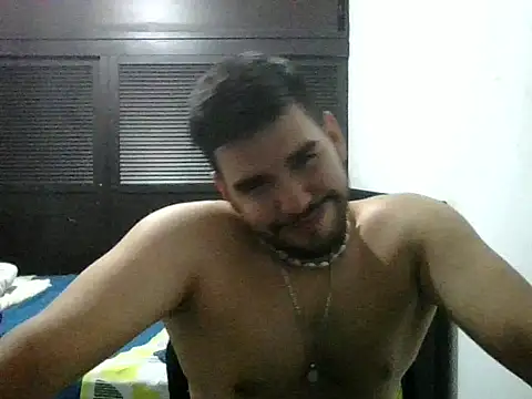 LatinBeardCali online show from April 4, 2026, 12:53 am