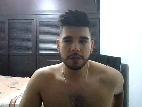 LatinBeardCali online show from April 22, 2026, 8:54 pm