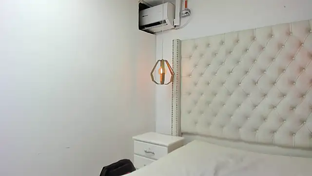 JEAN LEWIS2 online show from April 13, 2026, 8:14 pm