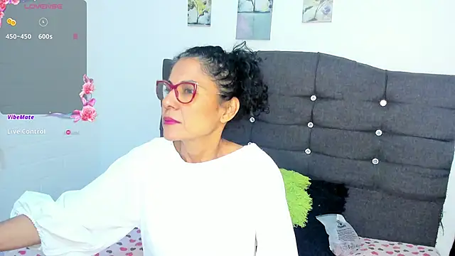 Antonella Rizzo01 online show from June 9, 2026, 11:05 pm