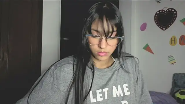 PaulaCutexs online show from April 1, 2026, 3:07 am