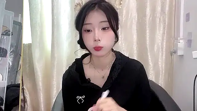 yiyibaby2026 online show from March 24, 2026, 2:16 am