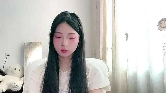 yiyibaby2026 online show from April 24, 2026, 2:36 am
