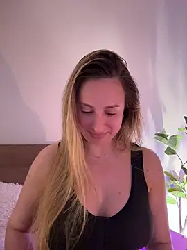 Snapshot of EvaRyen_ chatting on May 9, 2026, 3:39 pm EvaRyen online show from May 9, 2026, 3:39 pm