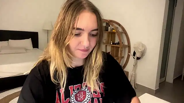 RoxyWet online show from March 29, 2026, 6:19 pm