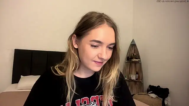 RoxyWet online show from April 23, 2026, 1:24 pm