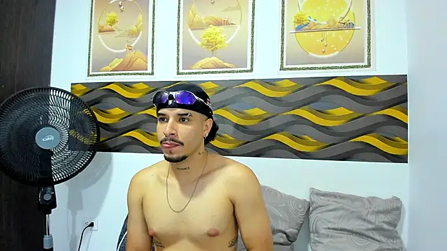 Leon Hotx online show from April 28, 2026, 7:19 pm