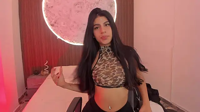 AlanahStewart online show from April 14, 2026, 1:11 am