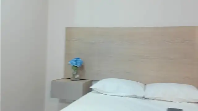 isabellathomass online show from March 16, 2026, 7:18 pm