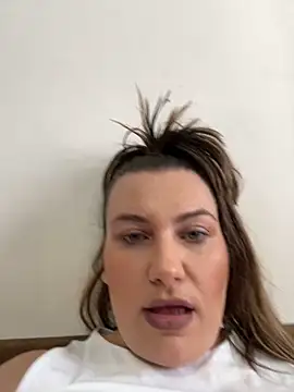 Snapshot of SweetCurvess chatting on March 15, 2026, 12:44 pm SweetCurvess online show from March 15, 2026, 12:44 pm