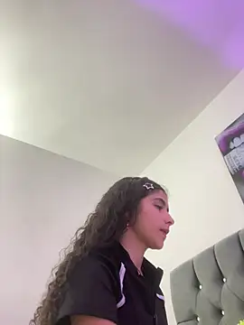 LINDA EF online show from April 26, 2026, 12:58 pm