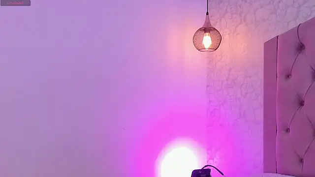 saraa joness  online show from April 29, 2026, 6:36 pm