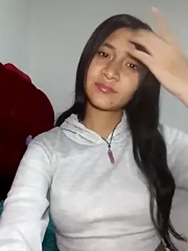KarolaMendez online show from May 17, 2026, 10:06 pm