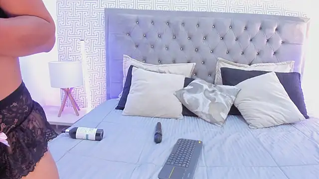 Alexa Wiild online show from April 23, 2026, 4:03 am