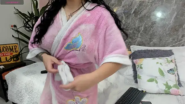 Megan Stein online show from April 3, 2026, 9:02 pm