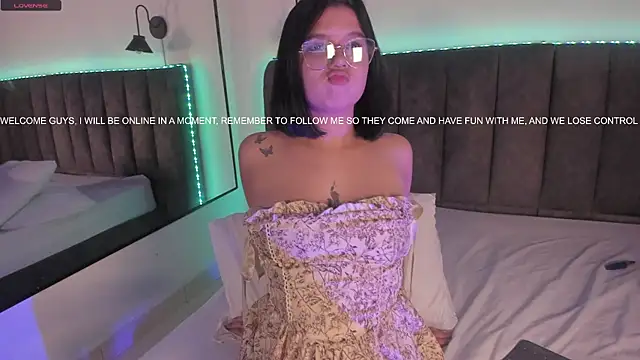 selena  smith1 online show from April 14, 2026, 3:34 am