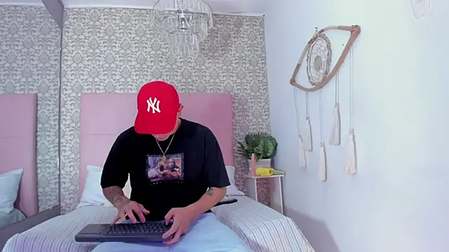 Snapshot of Thiago_2003_ chatting on April 5, 2026, 1:30 pm Thiago 2003 online show from April 5, 2026, 1:30 pm